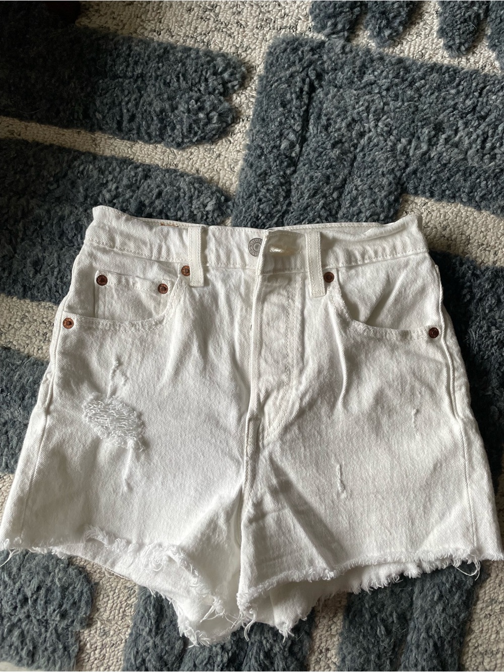 High-waisted White Denim Shorts